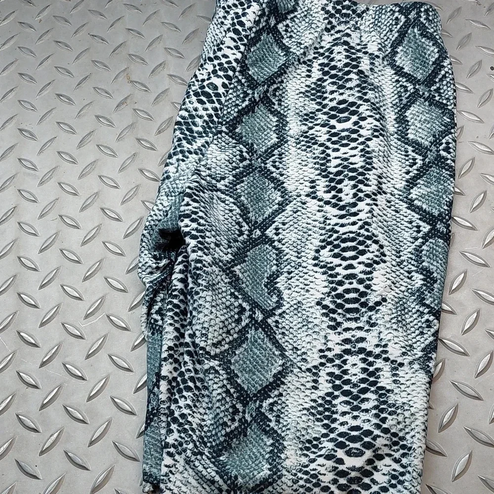 Snake pattern bike shorts xs Mobwife Athleisure Activewear Casual
